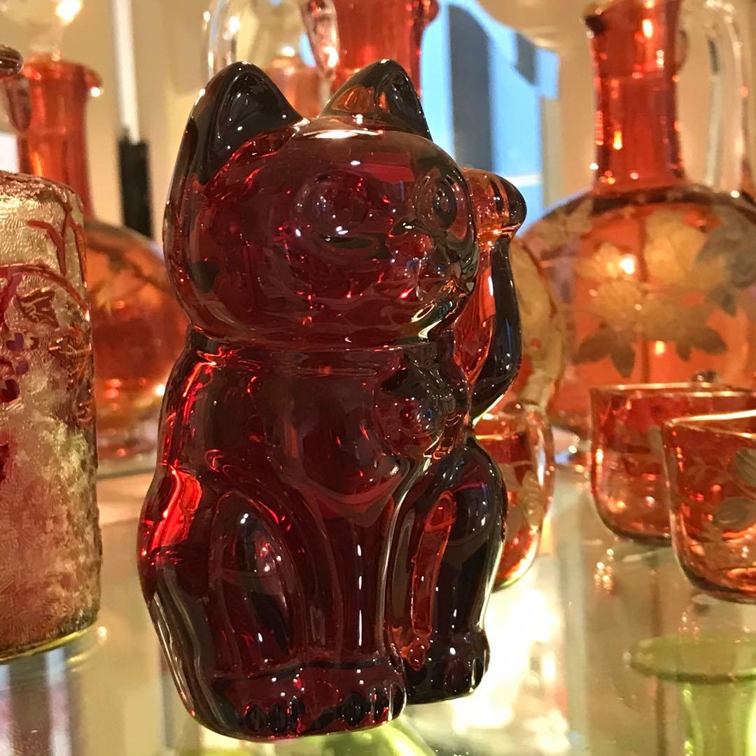 プシュケ 可愛らしい♡アンティークバカラ招き猫フィギュリン♪真紅♪縁起物☆