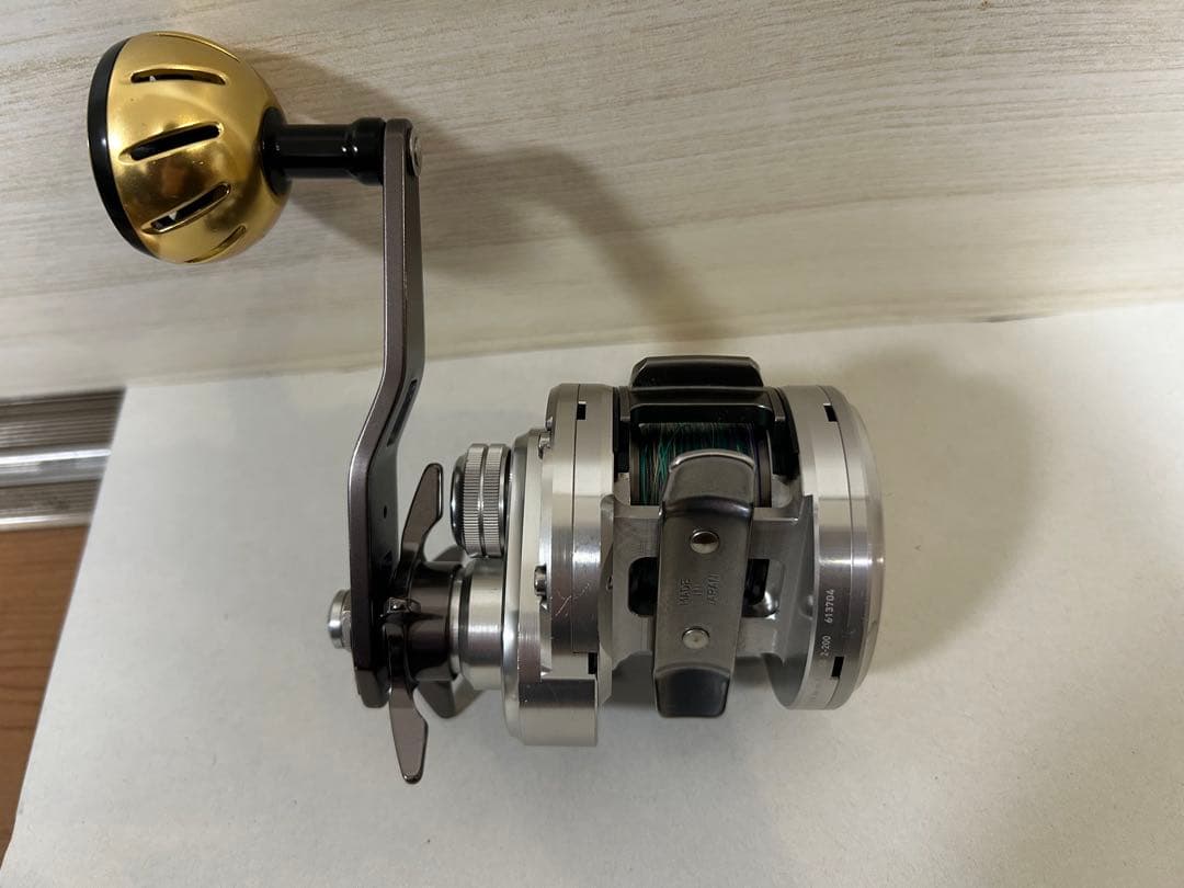 中古　Daiwaベイトリール 15 キャタリナ ベイジギング 100SH-L