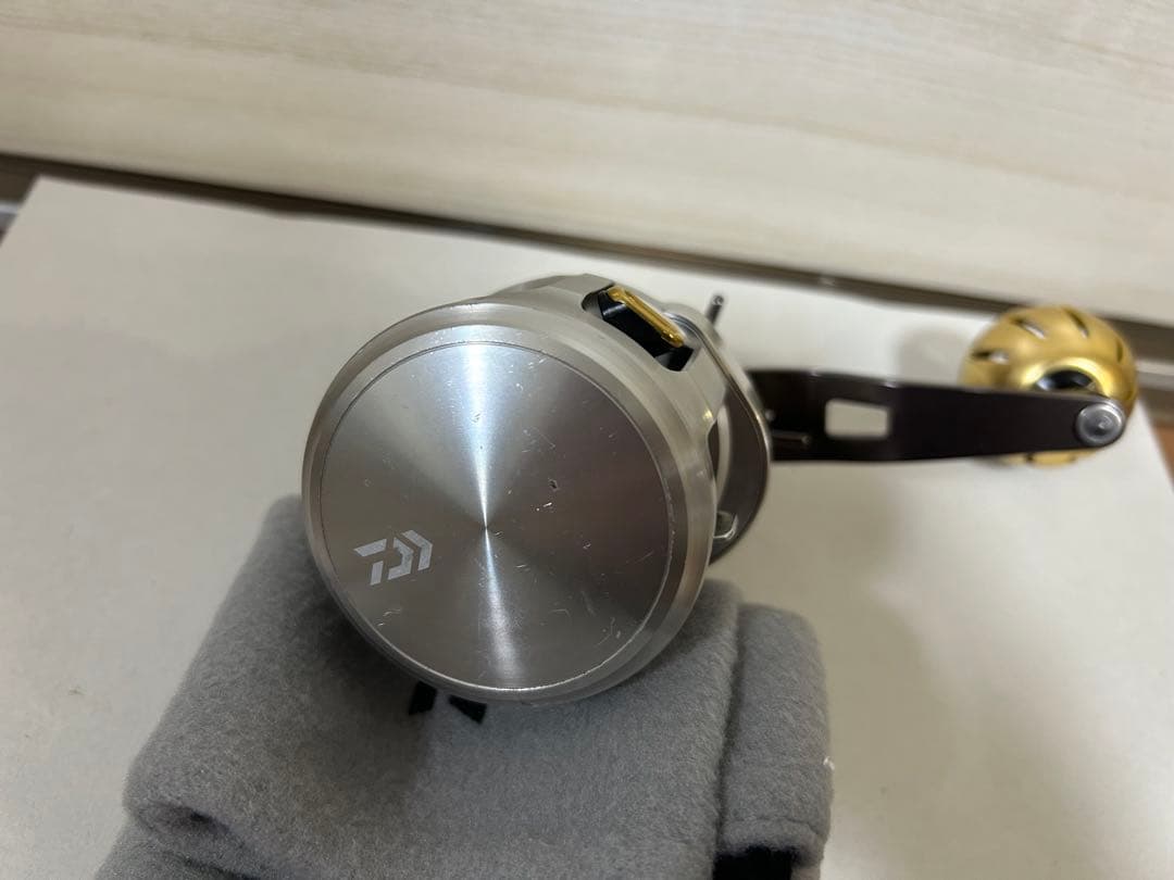 中古　Daiwaベイトリール 15 キャタリナ ベイジギング 100SH-L