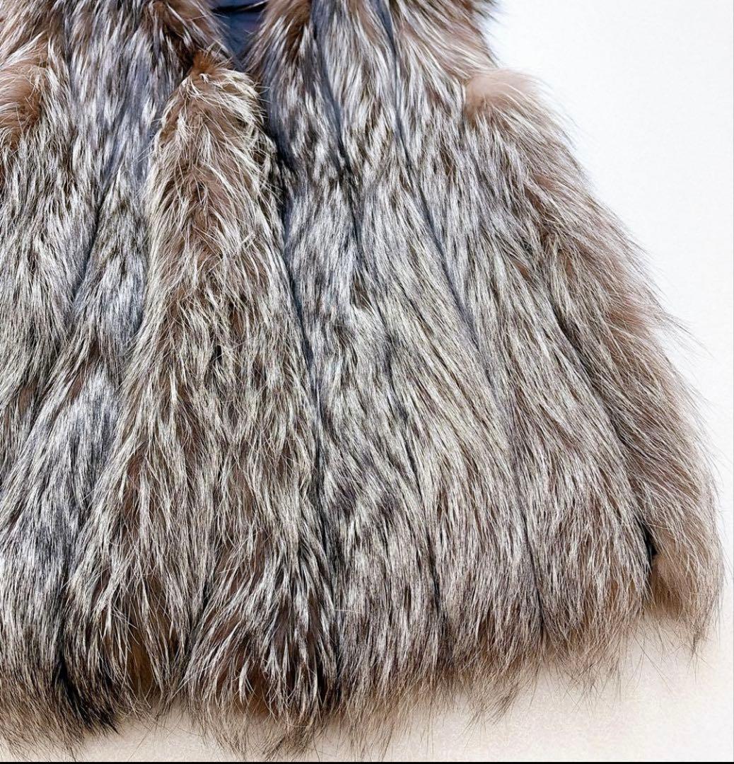 高級毛皮　サガフォックスロイヤル　毛皮のベスト　ジレ　リアルファー　ふわふわ