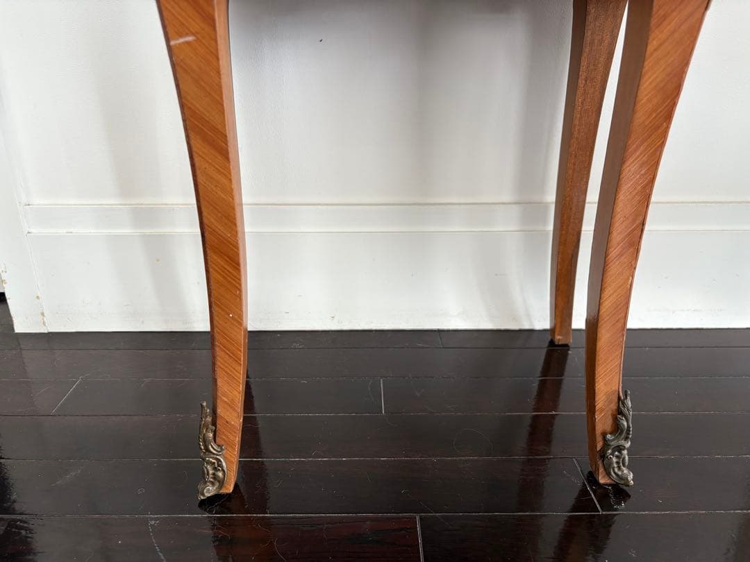 インレイと木目が美しい、スモールチェスト　大理石