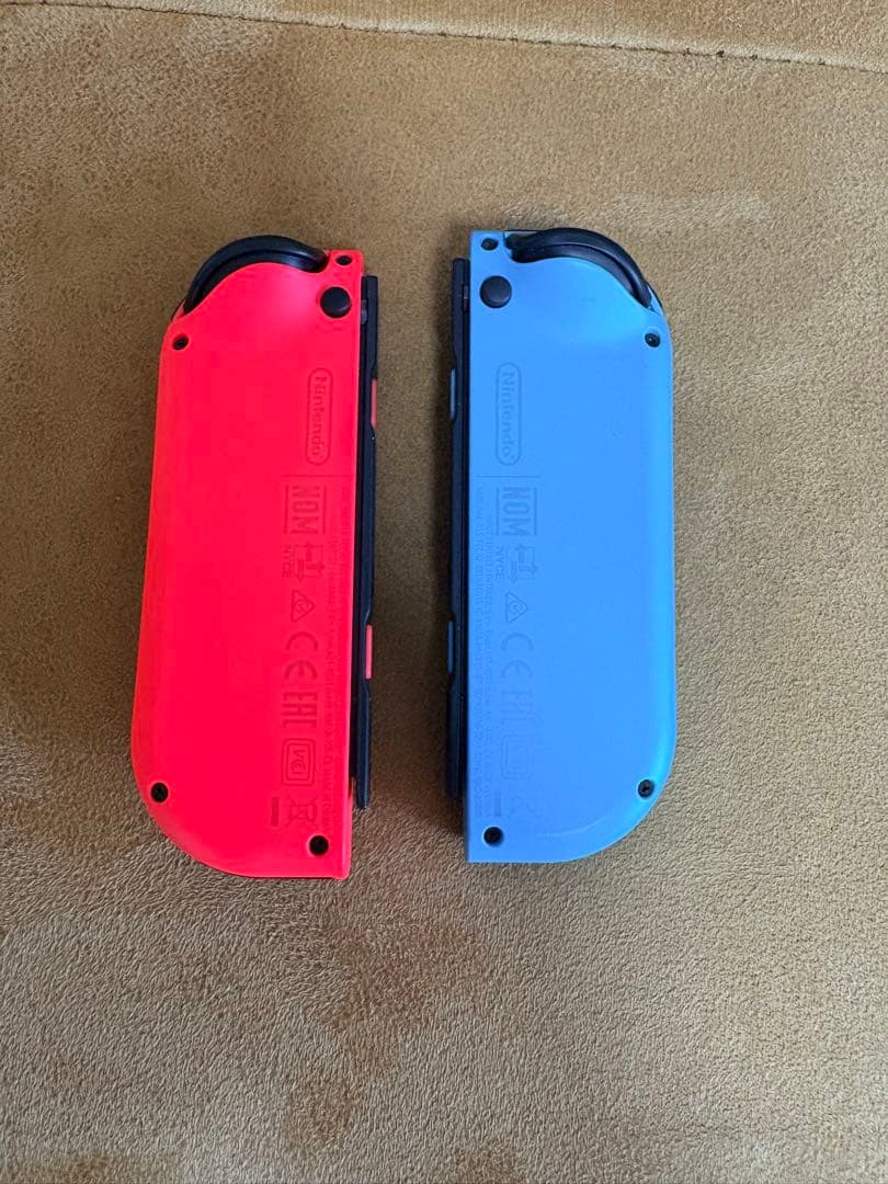 NINTENDO switch 本体一式・ジョイコン2個付属【極美品】