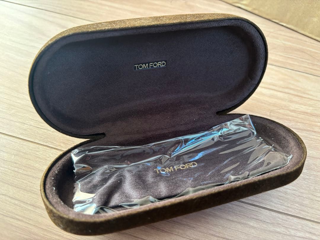 【カイト】TOM FORD Kendel TF1076 ECO 01B