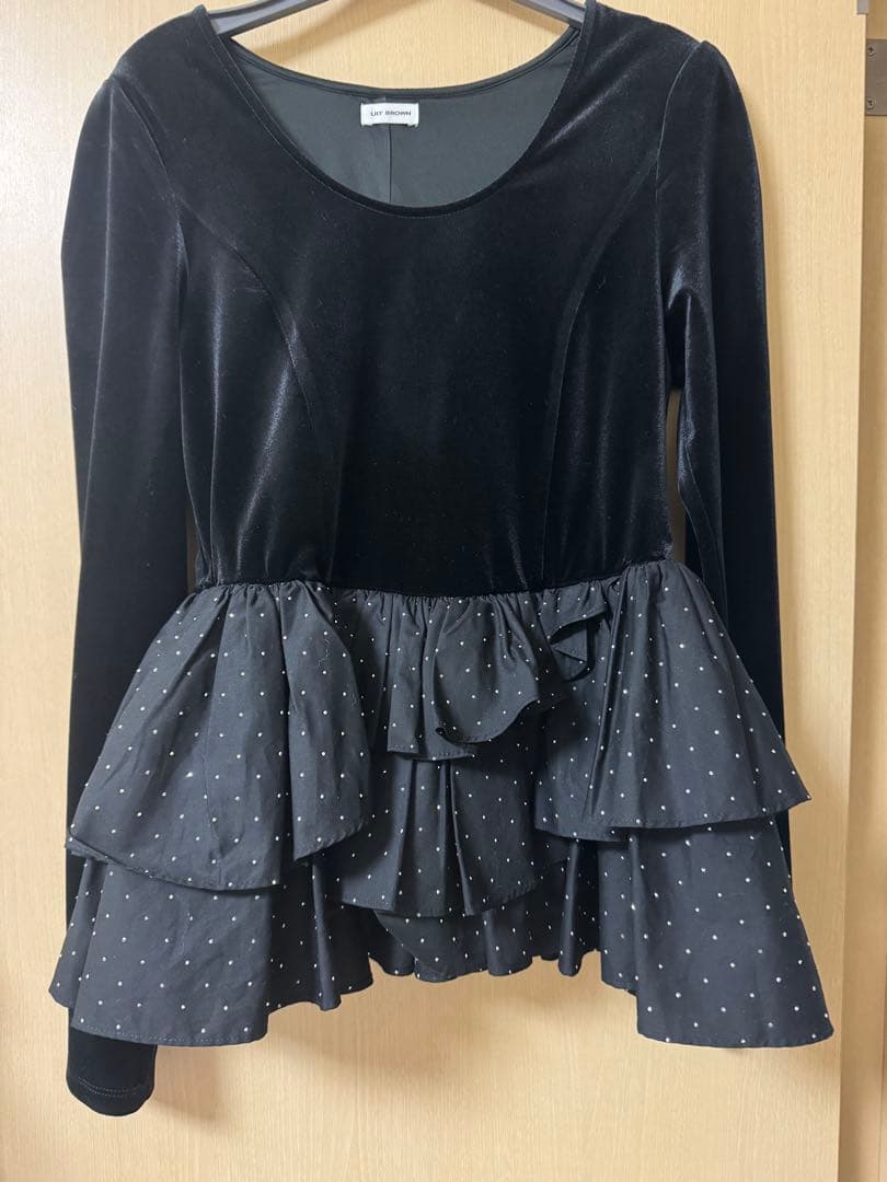 ベロアペプラムフリルトップス LILY BROWN リリー ブラウン