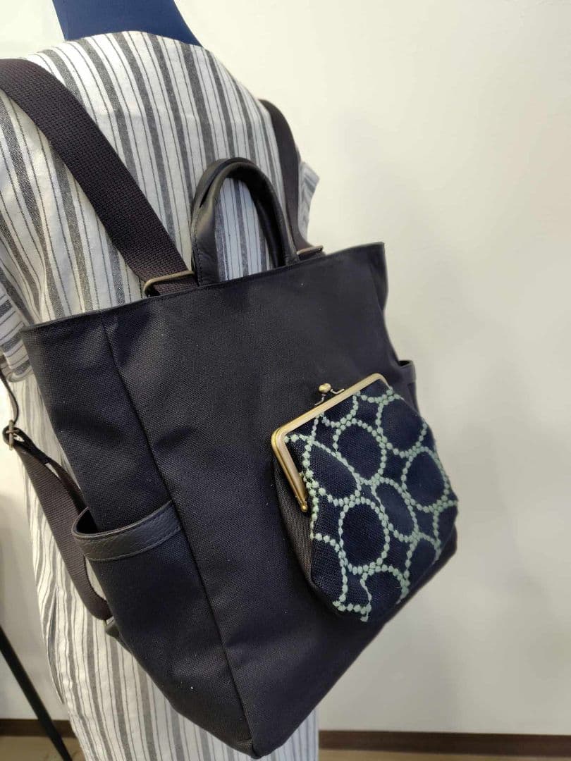 ミナペルホネン/タンバリンネイビー×LBがま口ポケット/A4トートリュック