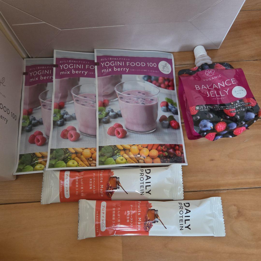 ヨギーニフード100 　ストロベリー　フルーツミックス　カカオ ミックスベリー