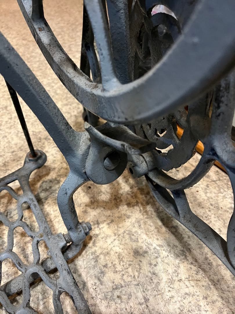 トロルの足跡です 網目ミシン脚、 ミシン脚、シグナルミシンの脚