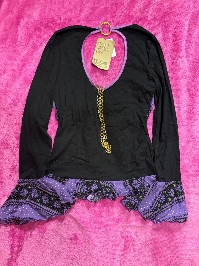 紫と黒のフリル付きトップス 新品タグ付き