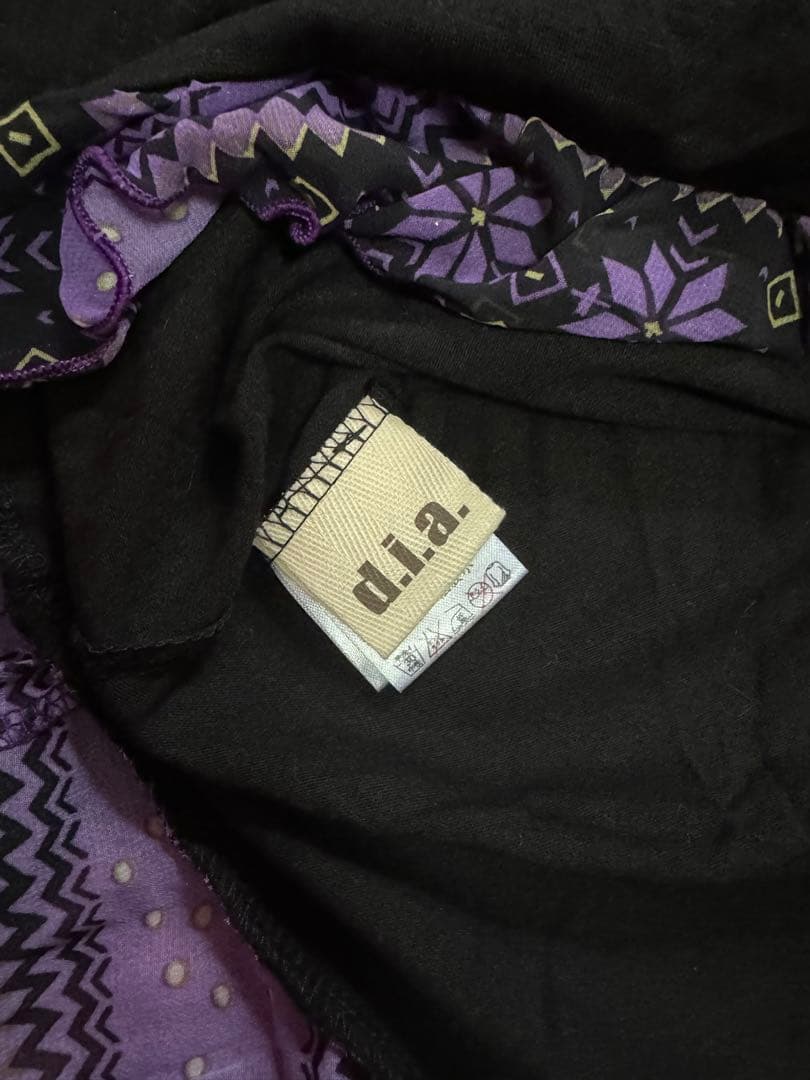 紫と黒のフリル付きトップス 新品タグ付き