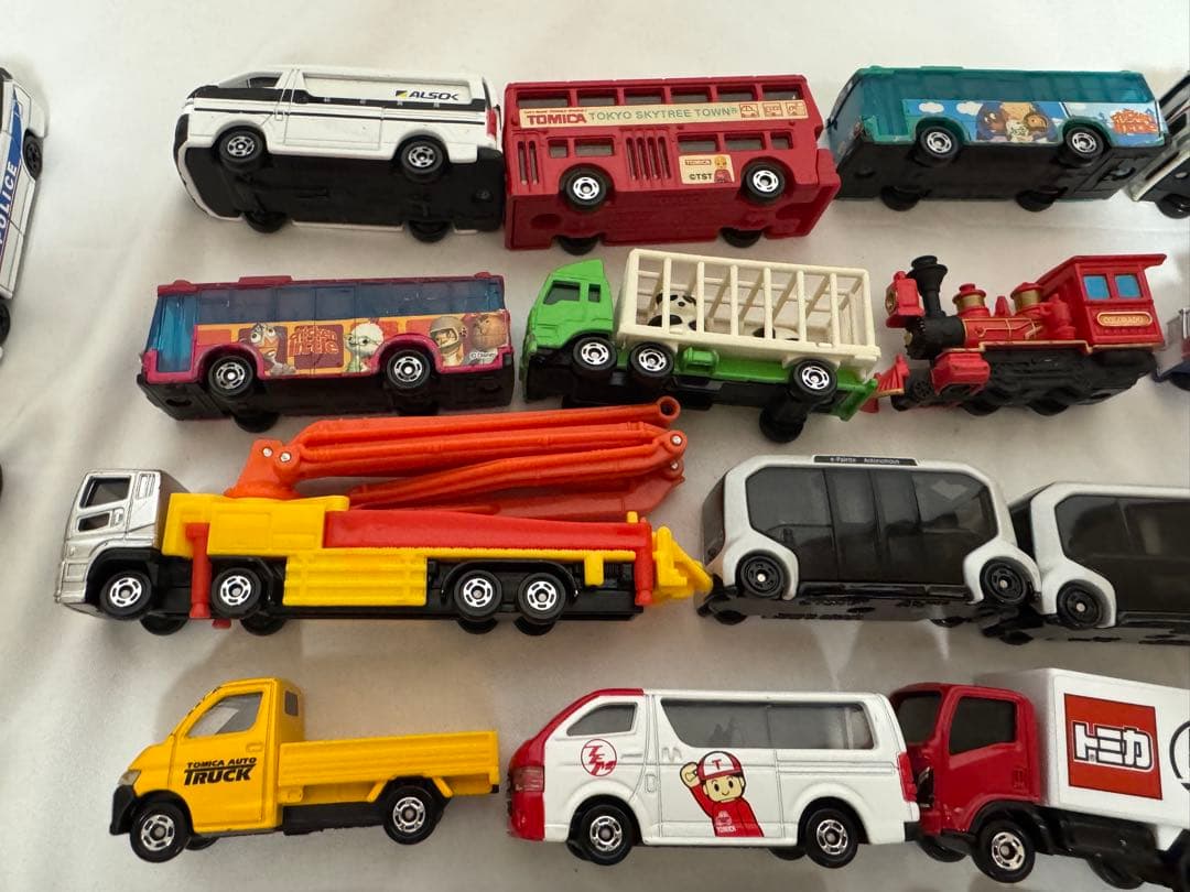 トミカ　ミニカー　１２８個　まとめ売り　カーズ　ディズニートミカ　トミカ博