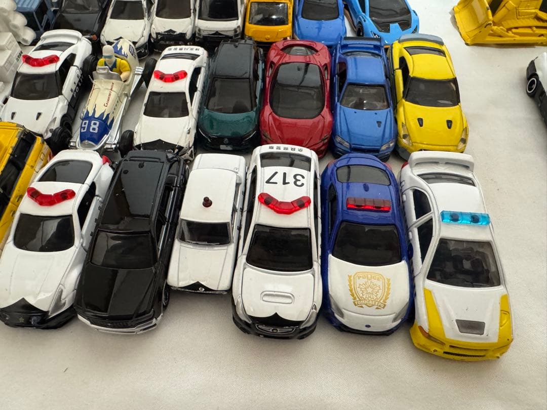 トミカ　ミニカー　１２８個　まとめ売り　カーズ　ディズニートミカ　トミカ博