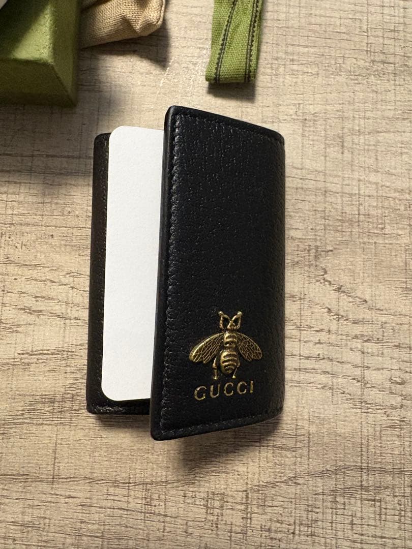 GUCCI レザーキーケース 蜂モチーフ