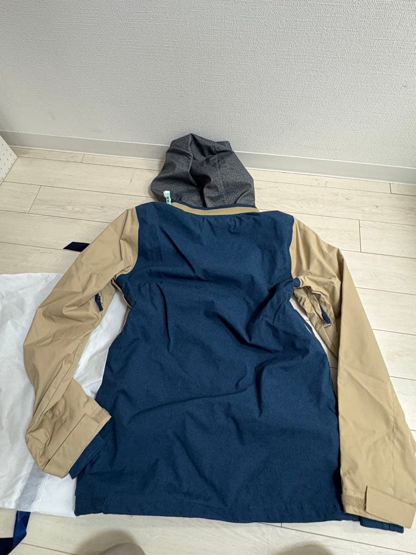 レディース　スノーボードウェアセット（ジャケット・パンツ・手袋・ゴーグル、帽子）