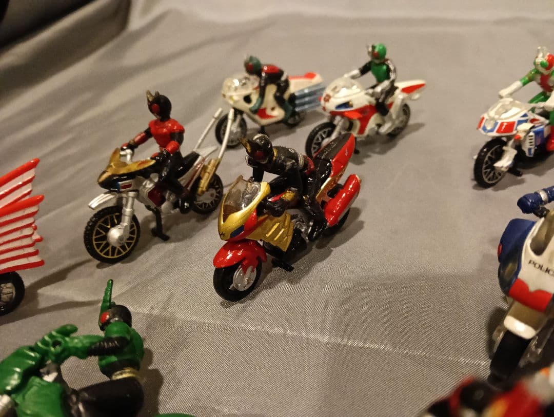 ホットウィール　仮面ライダー　バイクマシン　12台中古品セット