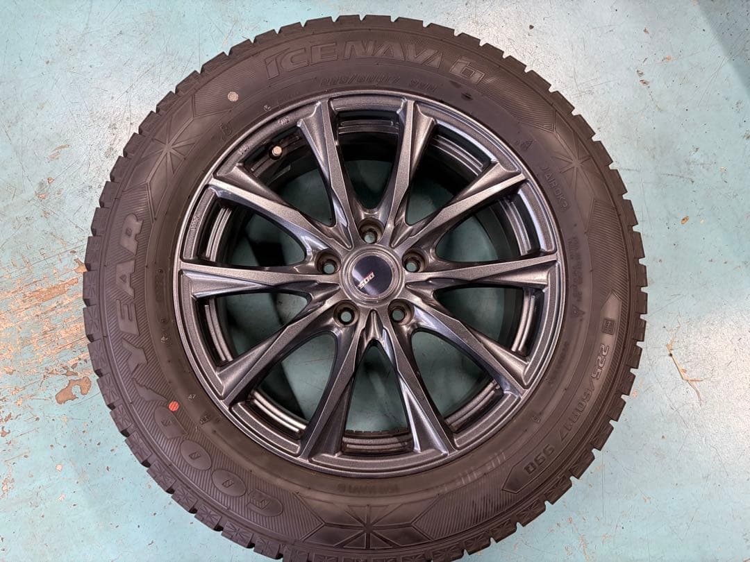 送料込み 225/60R17 グッドイヤースタッドレスホイール付残り溝7.5ミリ