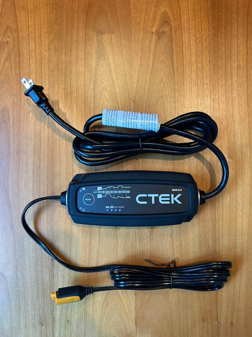 CTEK MXS 5.0 バッテリーチャージャー&メンテナー 別売バンパー付き