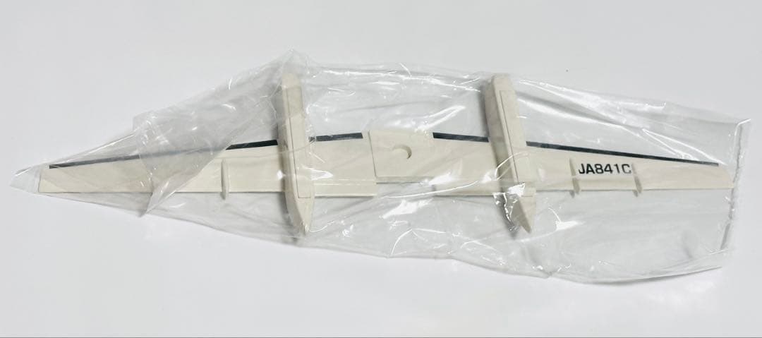 JALUX 1/100 JAC DHC8-Q400 エコ・ハッピーターン号