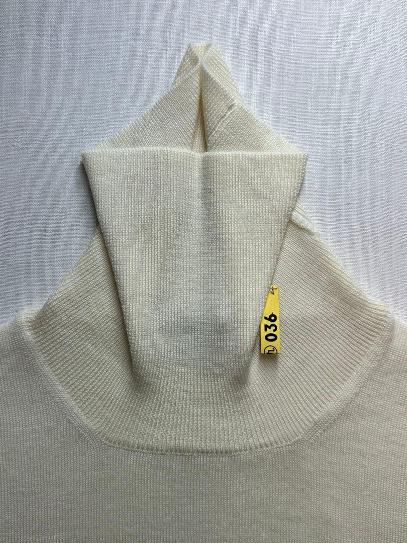 【美品クリーニング済】GRAN SASSOアイボリーホワイトタートルネック48