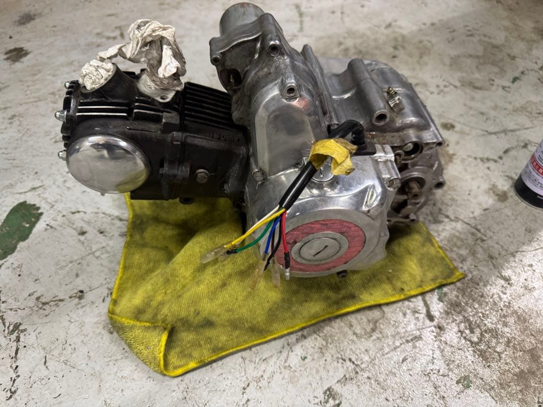 カブセル付き横型エンジン　国産　ジャンク　部品取り