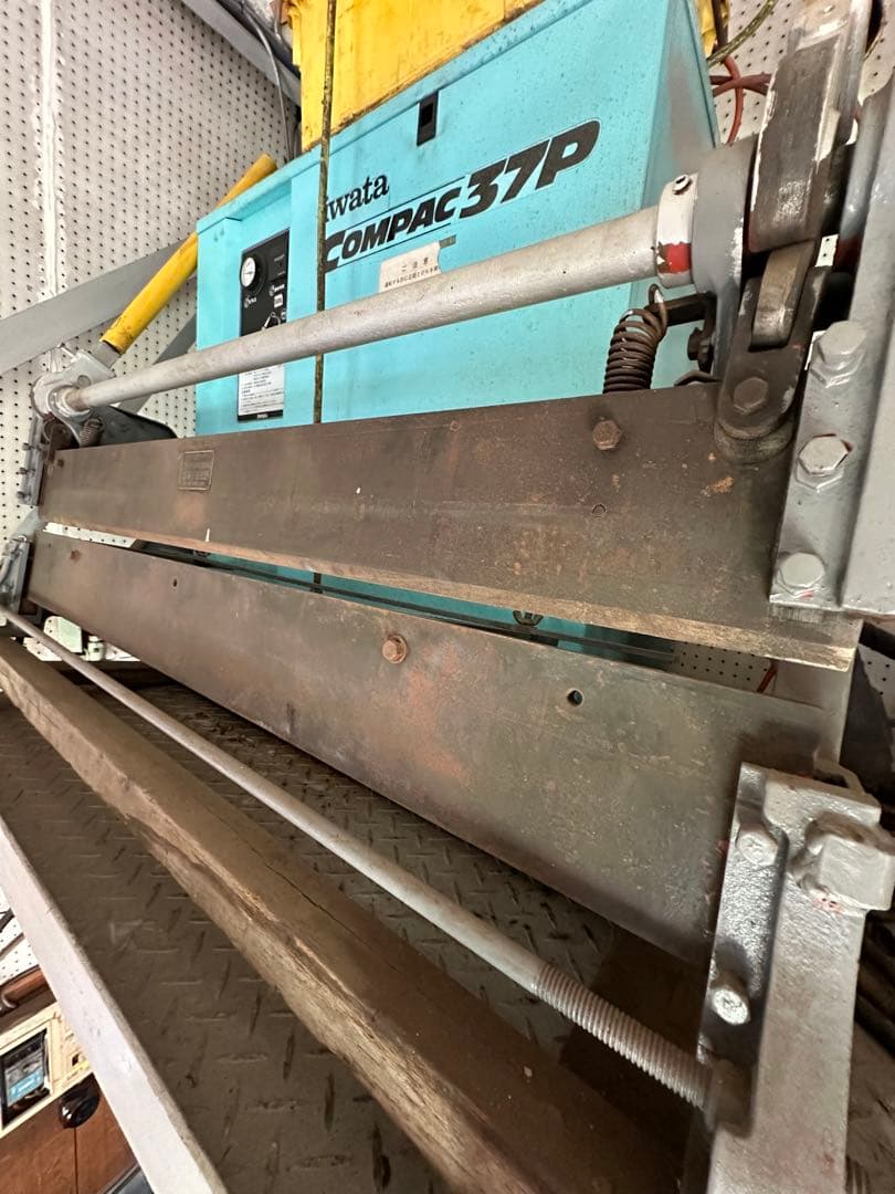 板金ベンダー　高田製作所　折曲げ機　ブリキ　板金　プレス