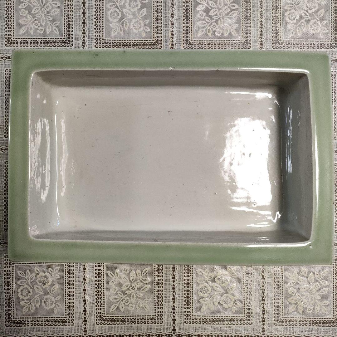 菊花紋様　脚付き長方形青磁水盤　　盆栽鉢　陶磁器