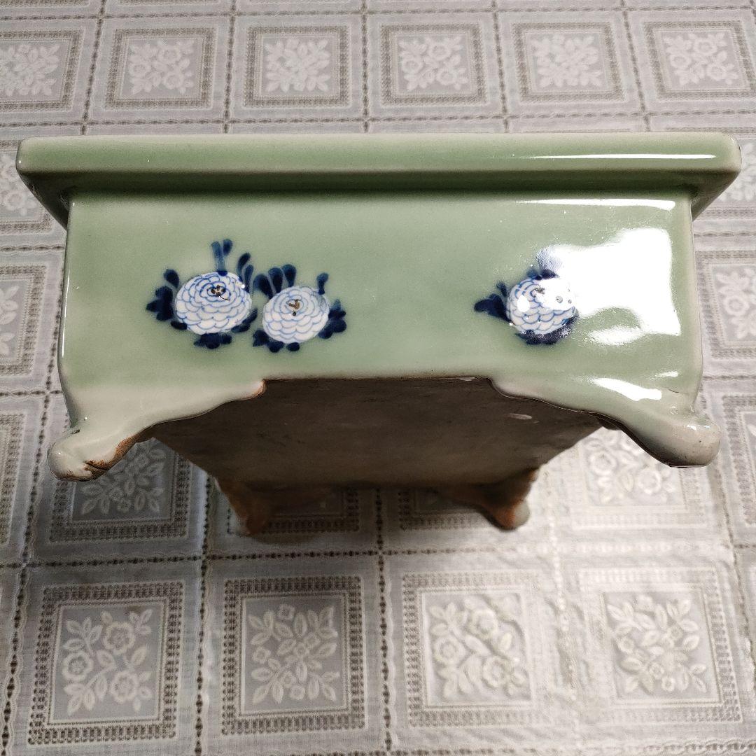 菊花紋様　脚付き長方形青磁水盤　　盆栽鉢　陶磁器