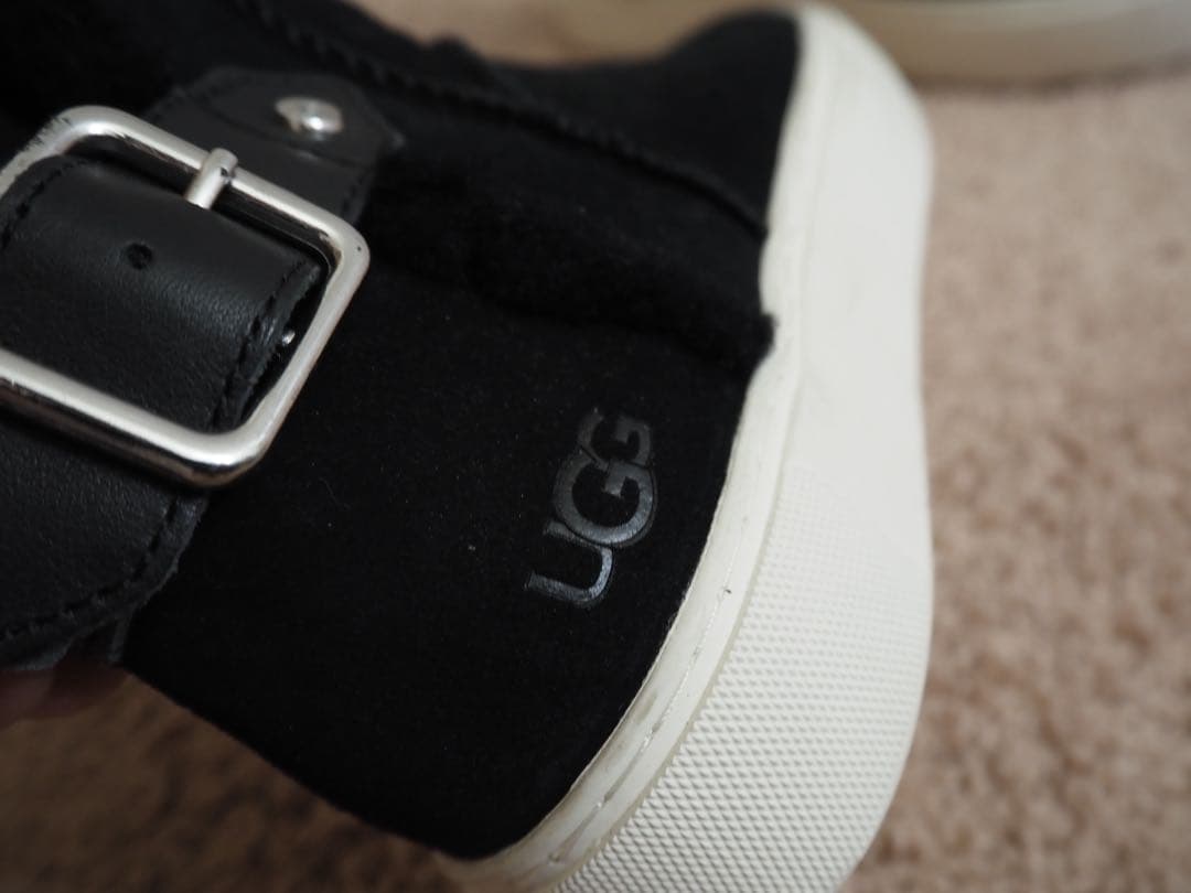 UGG アグ　Aika ブーツスニーカー