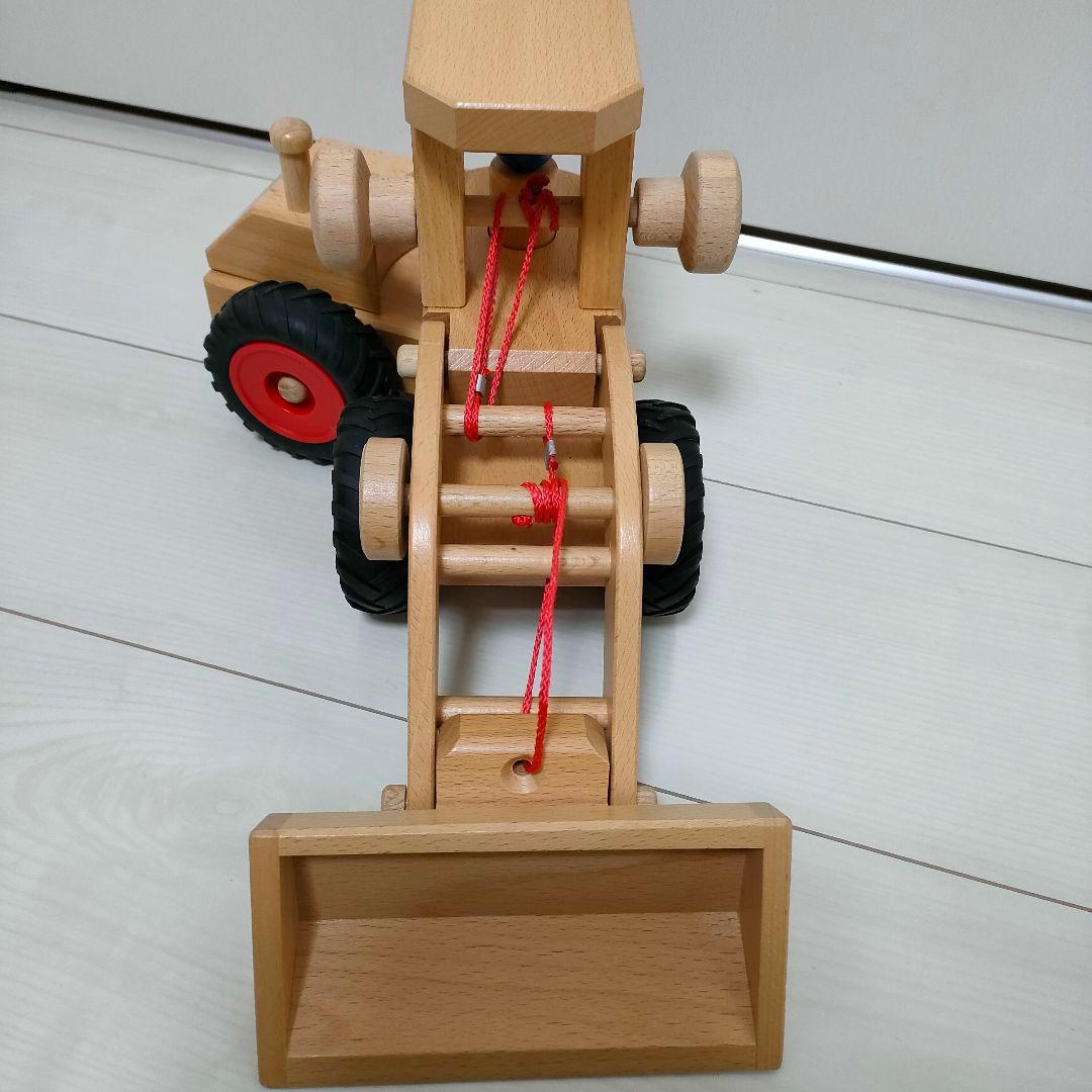 fagus　ブナの木で作られた働く車　ホイールローダー