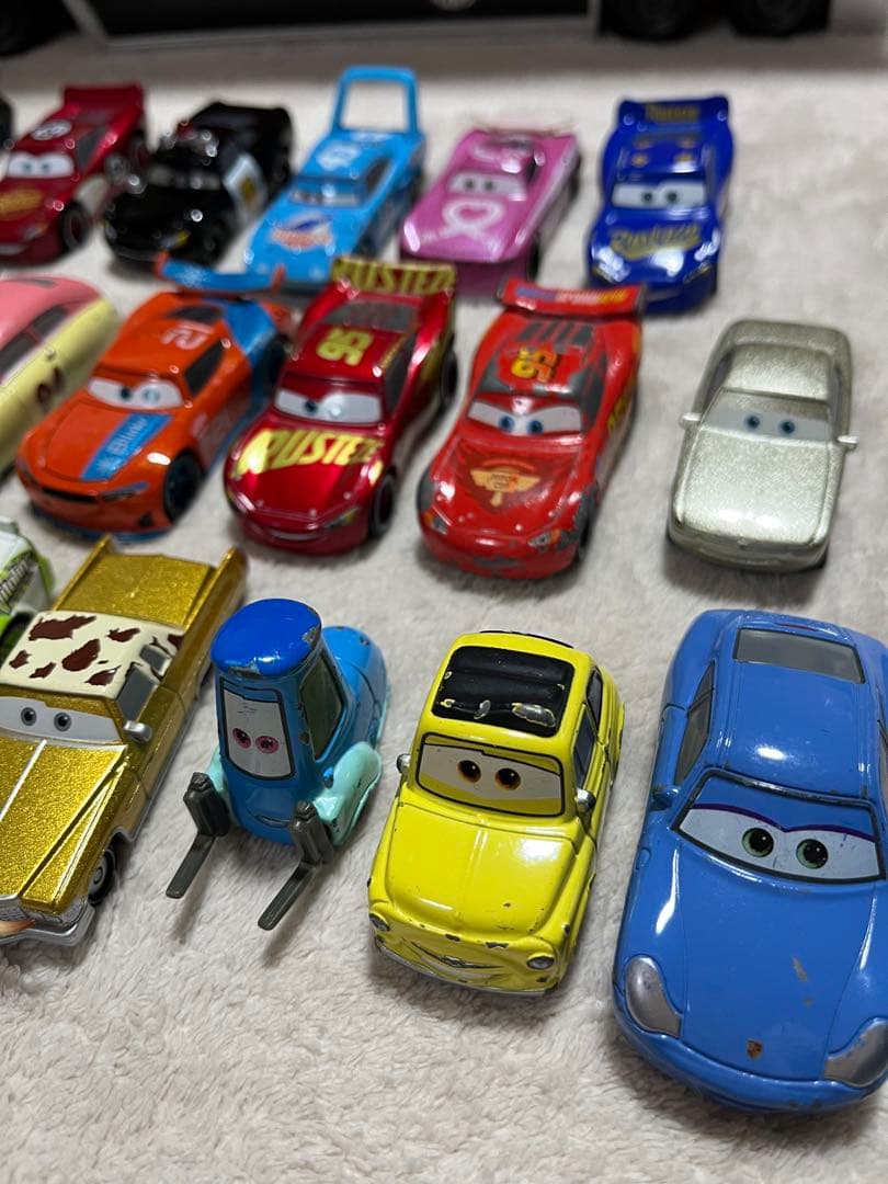 まとめ売り たくさんのせよう！大きなマック トレーラー カーズトミカ32台　廃盤