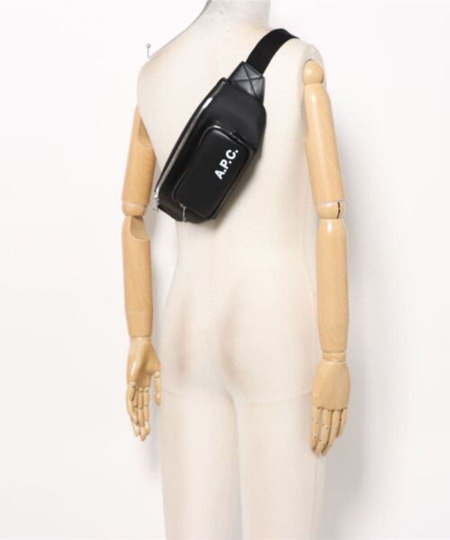 【状態良ほぼ未使用】APC 黒ボディバッグ ウエストポーチバッグアーペーセー