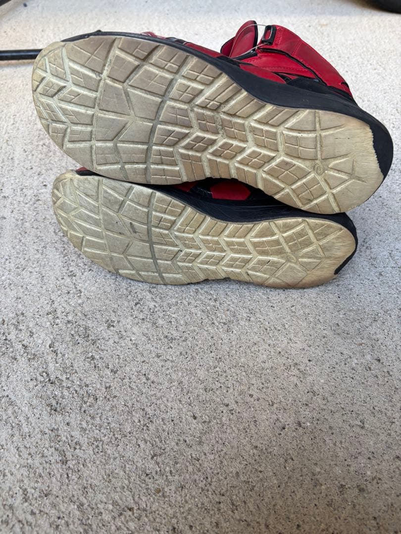 ASICS レッド ハイカット安全靴　26.5