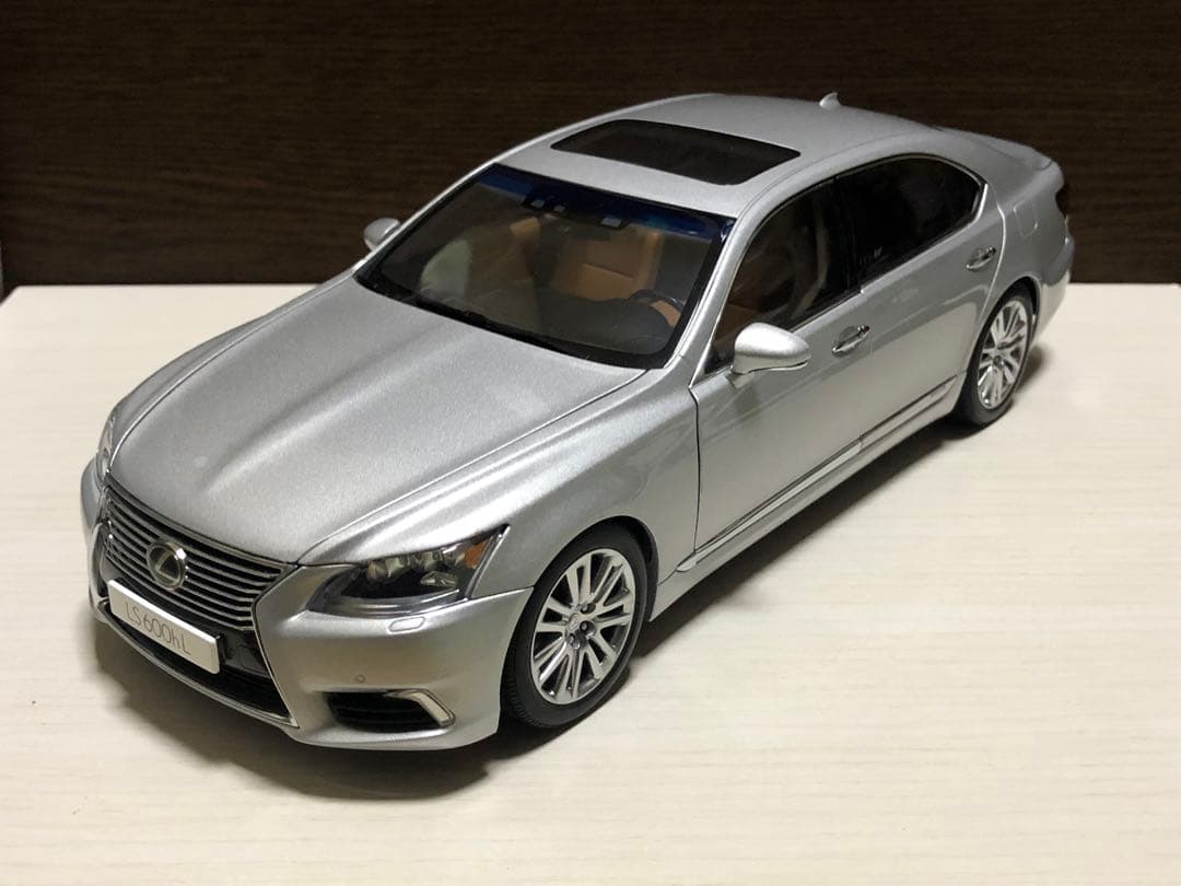 現状品 オートアート 1/18 レクサス LS600hL ソニックシルバー