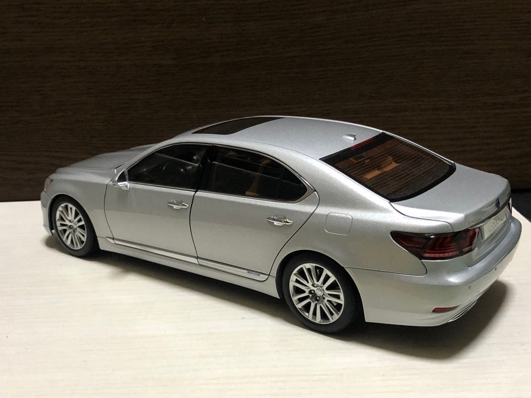 現状品 オートアート 1/18 レクサス LS600hL ソニックシルバー