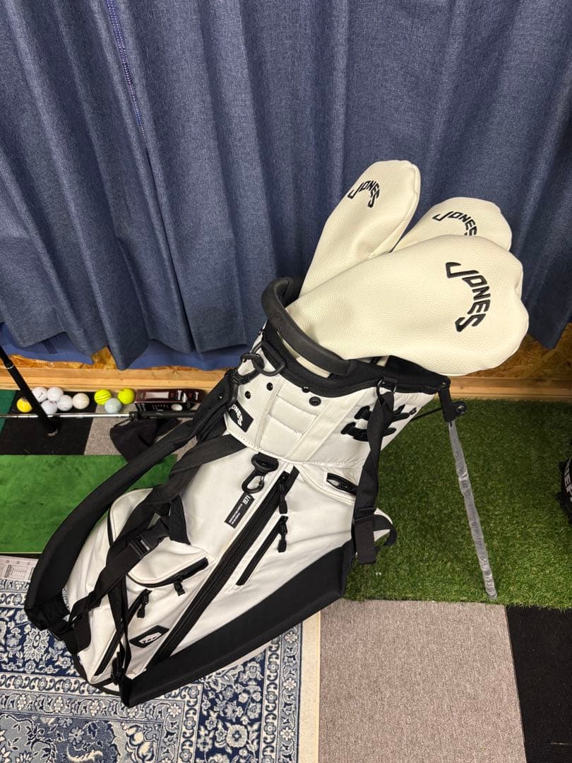 ⭐︎ 美品　JONES スタンド・キャディバッグ ホワイト/ブラック　ヘッドカバー