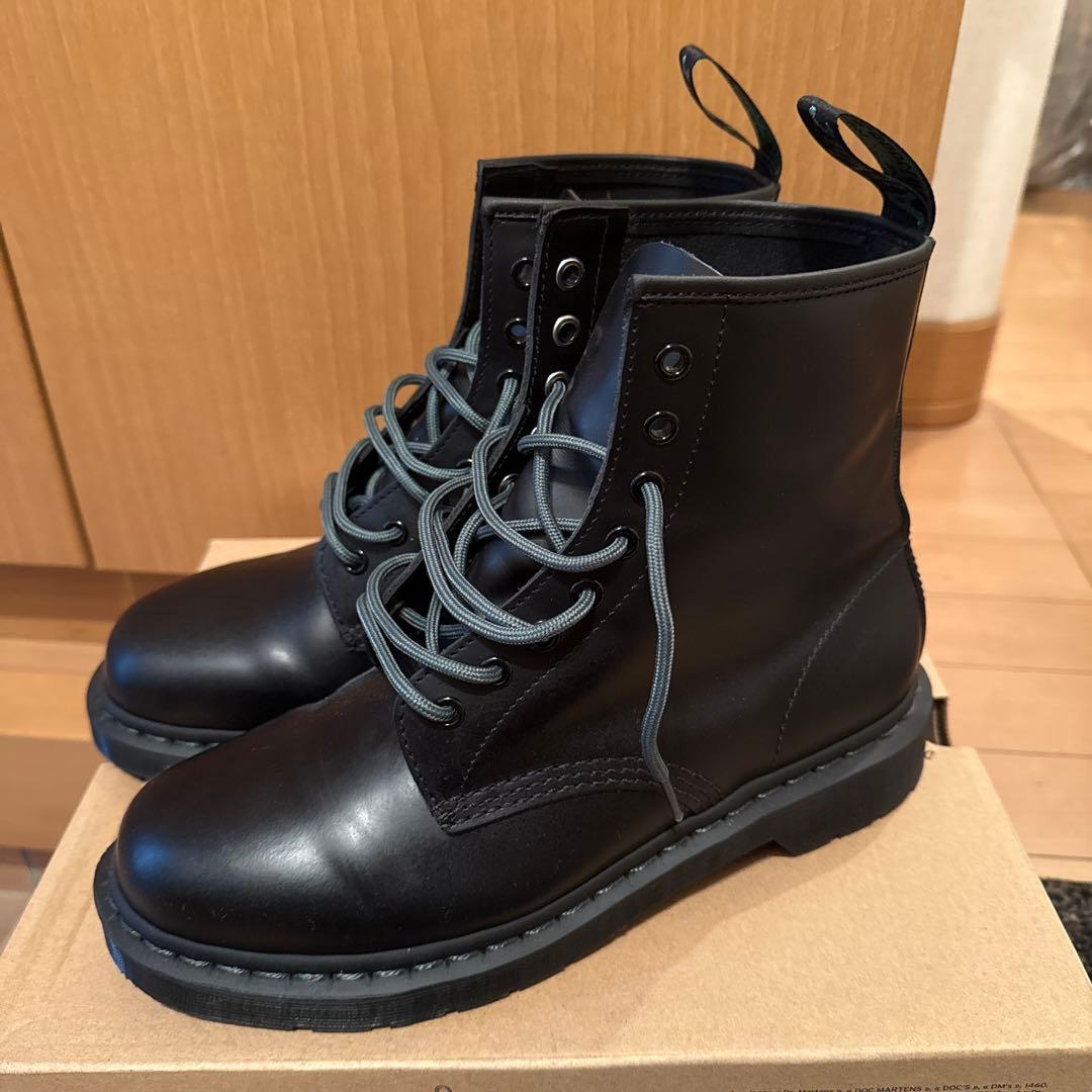 1460 ダークグリーンステッチ8ホールブ ーツ