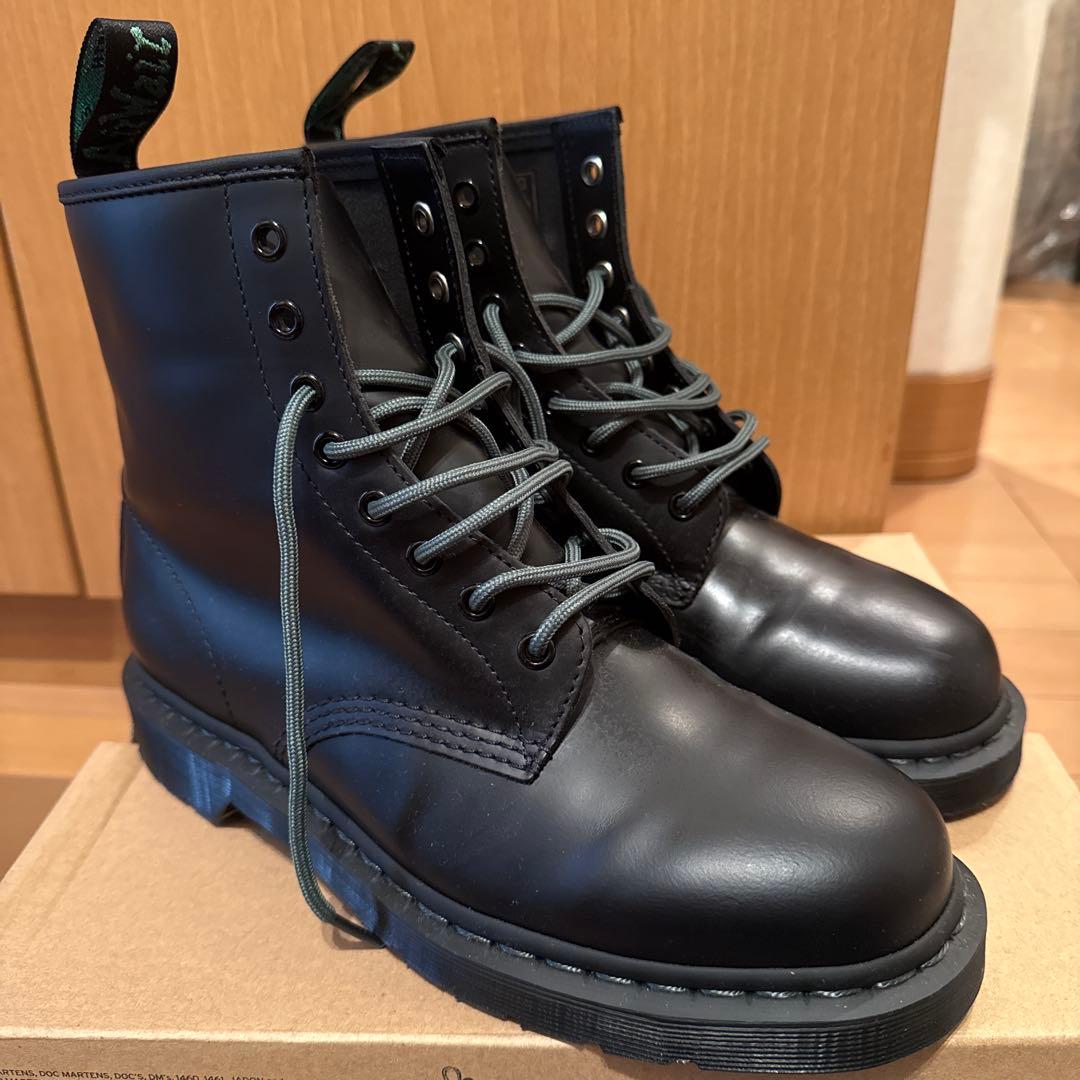 1460 ダークグリーンステッチ8ホールブ ーツ