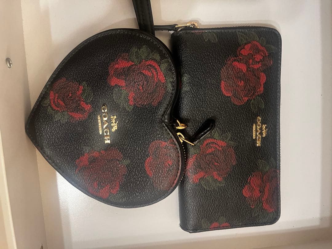 coach長財布&ハート型ポーチ