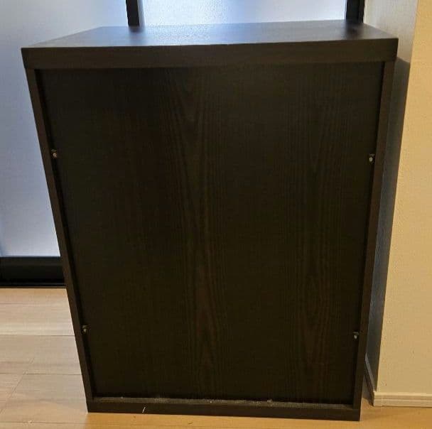 白黒の4段チェスト