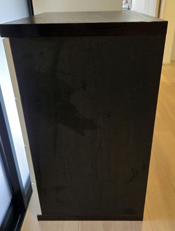 白黒の4段チェスト