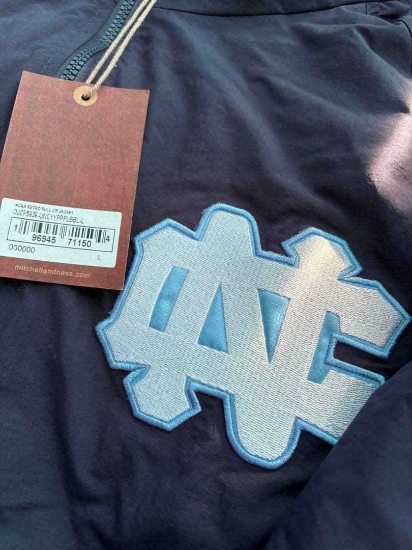 UNC ノースカロライナ ターヒールズ ナイロンジャケット ミッチェル&ネス L