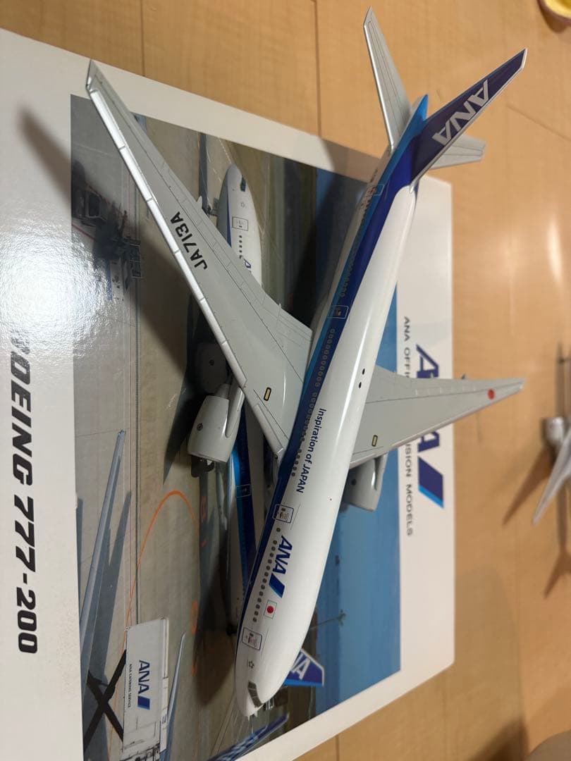 全日空商事B777-200 JA713Aスケール1:200
