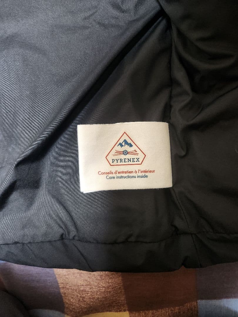 PYRENEX フード付き ブラックダウンジャケット ベルフォール