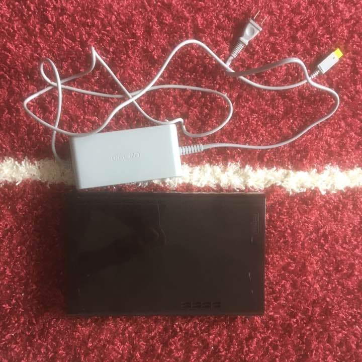 wiiu 本体とACアダプター