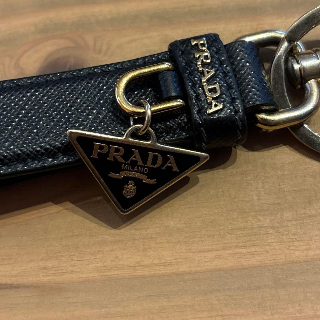 PRADA ブラックレザー キーリング
