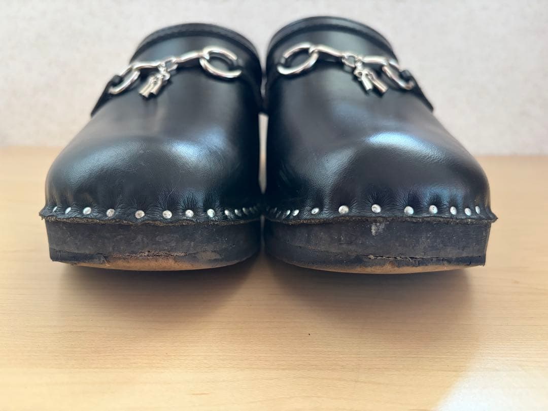 Needles × Troentorp ブラックレザーサボサンダル スタッズ付き