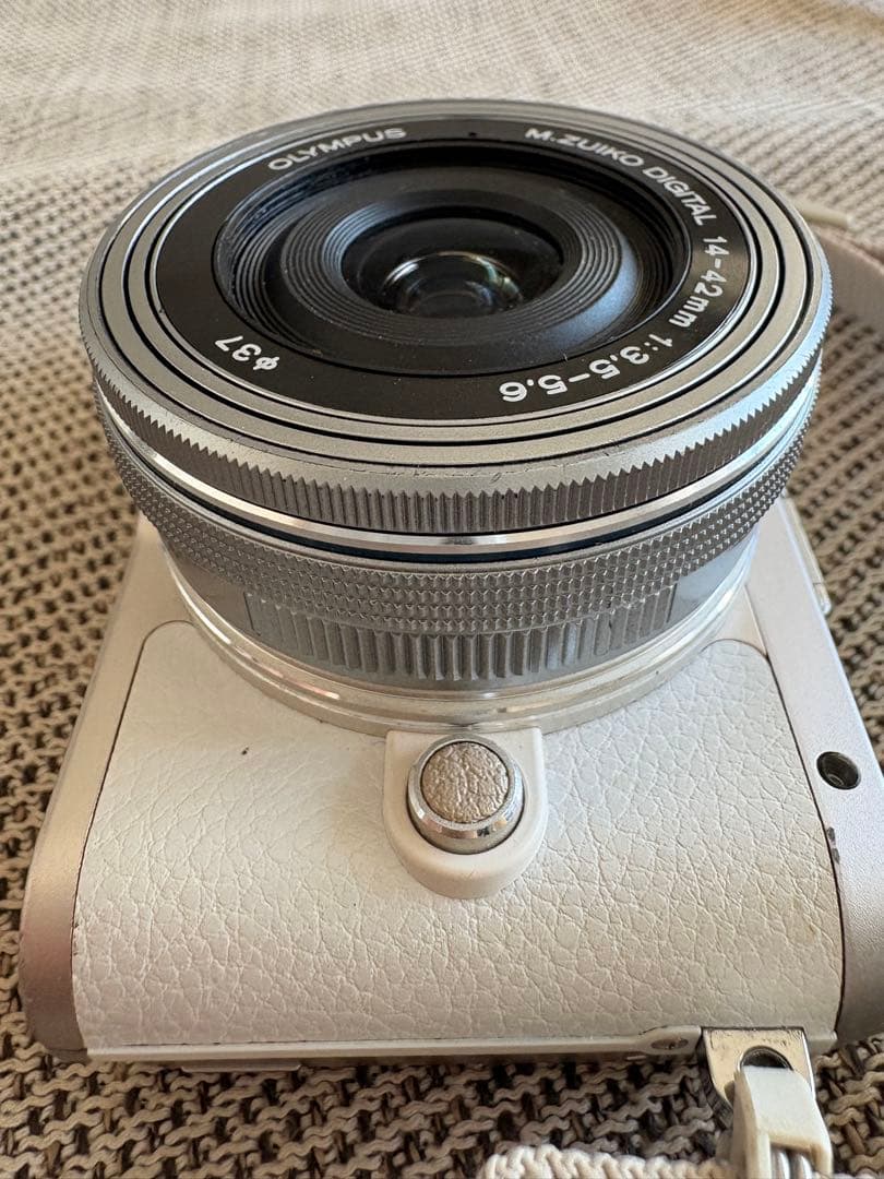 OLYMPUS PEN E-PL8 白