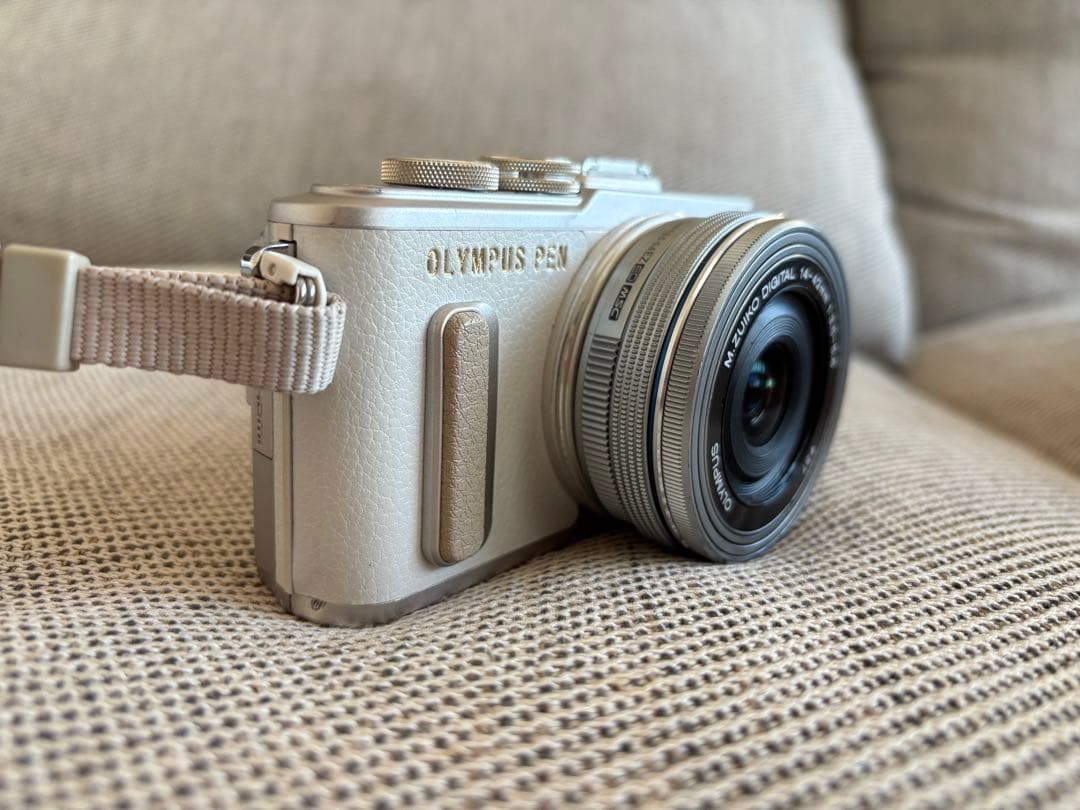 OLYMPUS PEN E-PL8 白