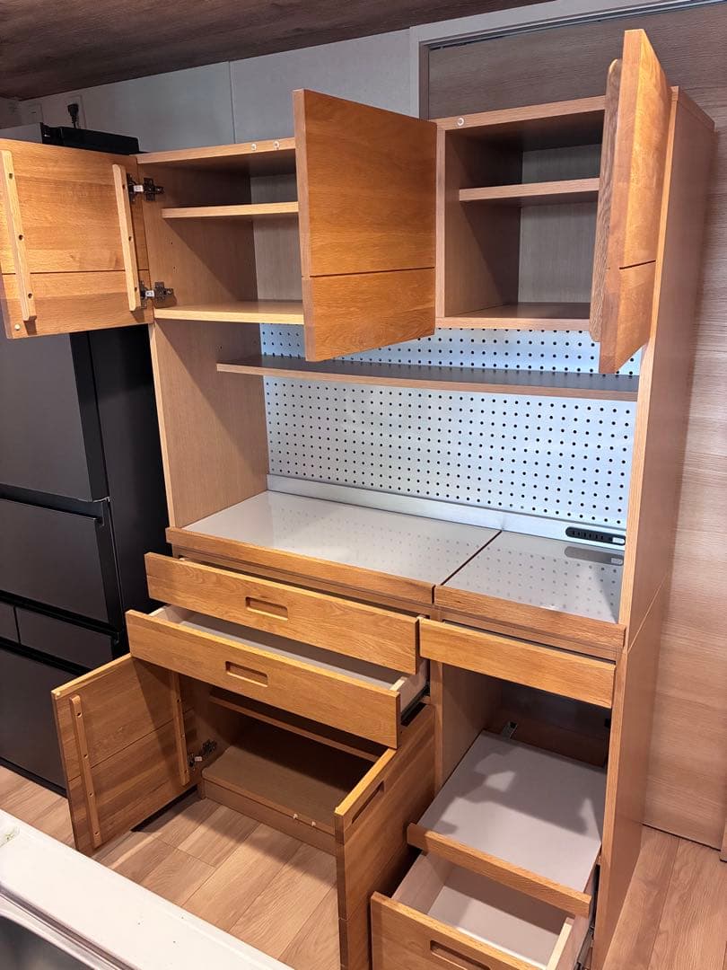 unicoウニコ　HUTTEヒュッテ食器棚