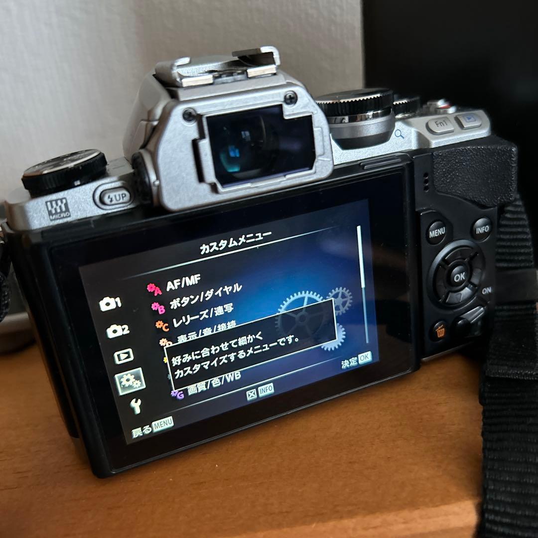 OLYMPUS OM-D E-M10 ズームレンズ＋標準レンズ ミラーレス一眼