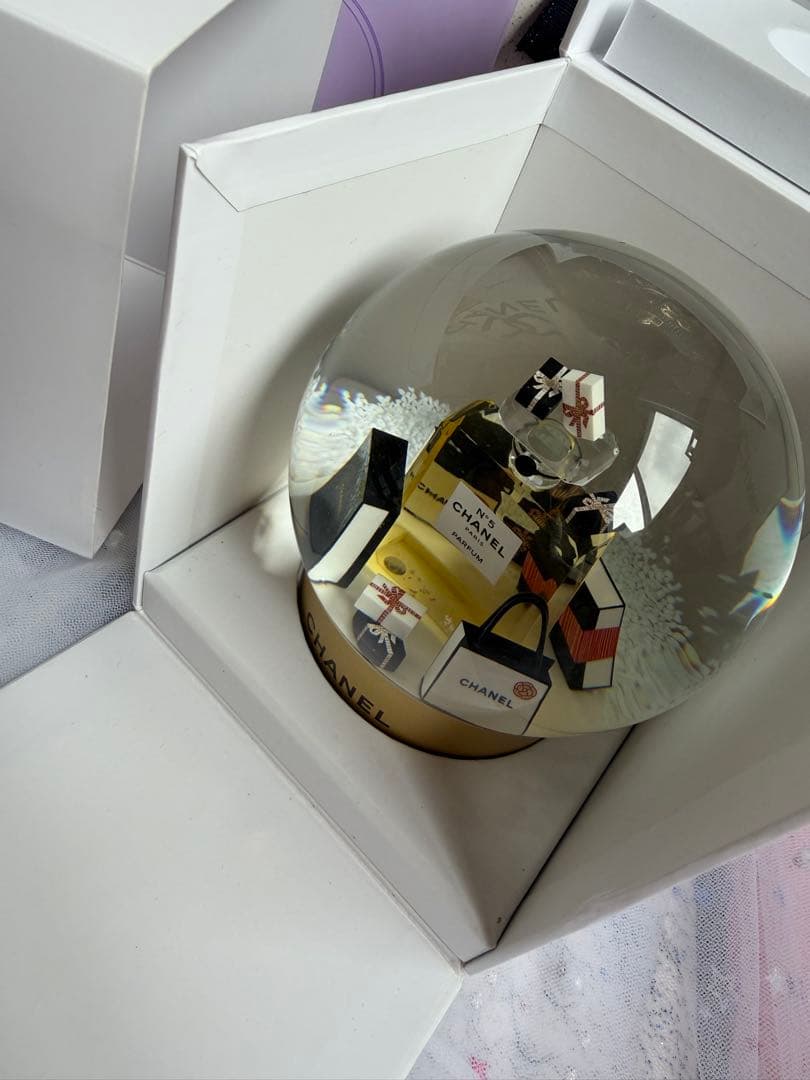 モモ、シャネル　100周年　ノベルティ　スノードーム